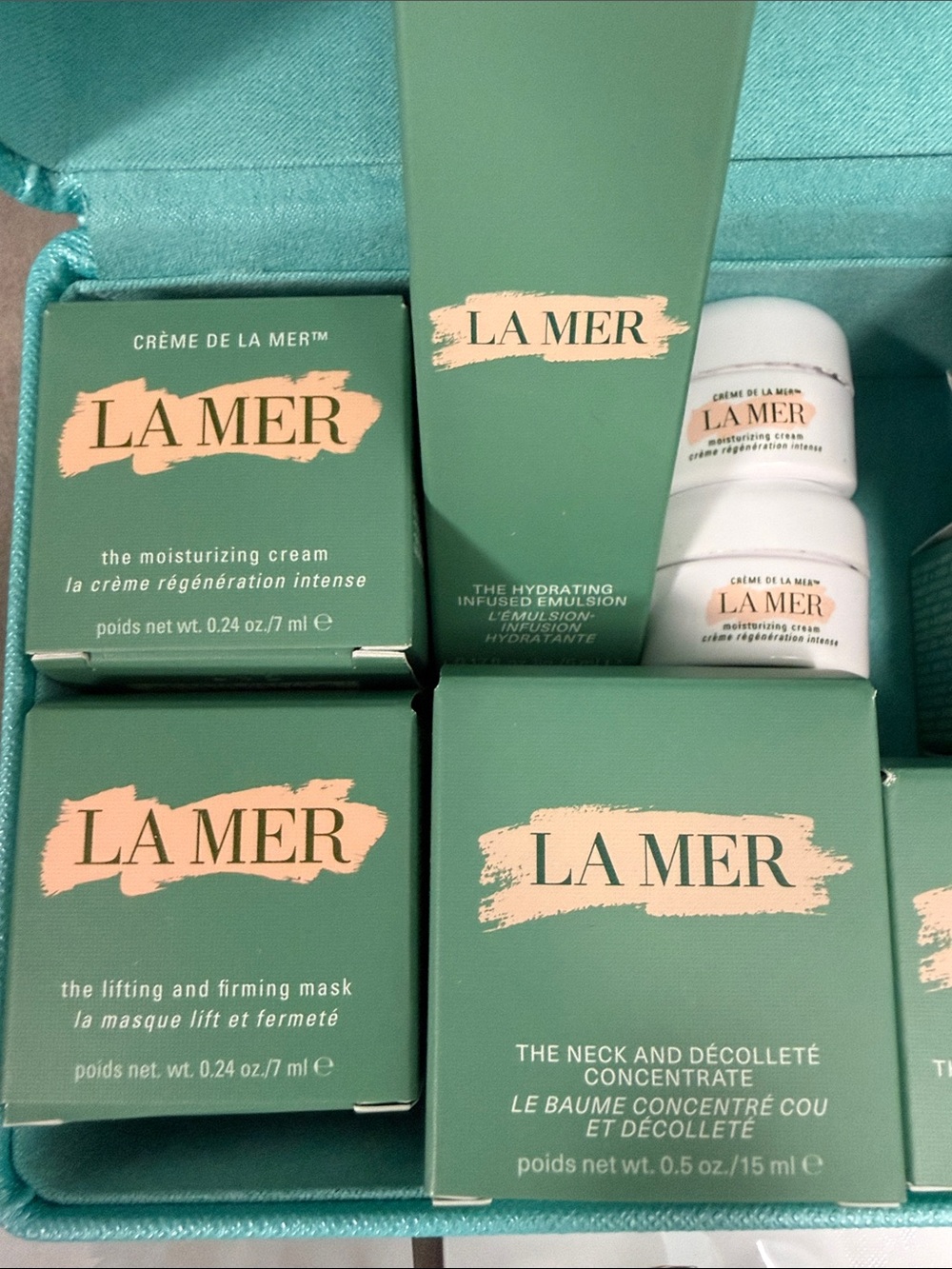 La Mer Aqua-Turquoise Skincare Travel pieces with Serums & Creams - Picture 3 of 6